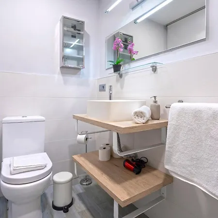 Coqueto Junto A Calle Larios By Rent Me Malaga